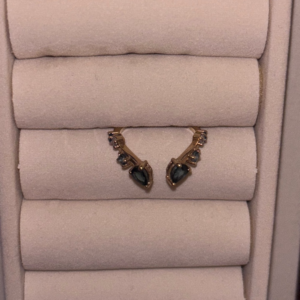 9kt gold ring with sapphires